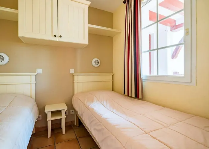 Coquet Avec Piscine Et Balcon A Ciboure, Proche Golf De La Nivelle - Fr-1-4-480 Apartment